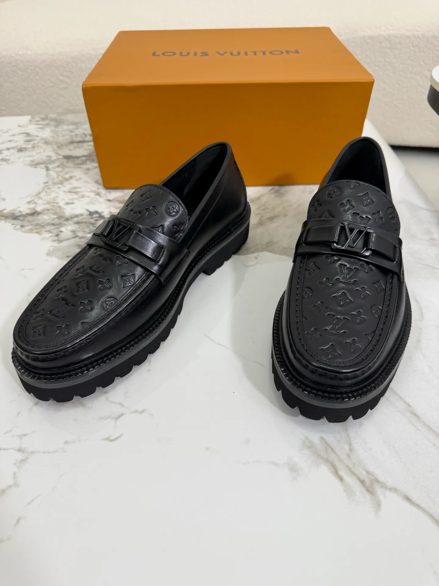 [L Family] Top P: 800💰 ▪️Size: 39-44 (38.45 custom-made) The top male god leather shoes Lv series are sold at the same time with original factory configuration, original cowhide fabric imported from Italy, soft and comfortable, imported water-dyed cow lining, soles: original ultra-light French foam outsole super comfortable, original factory with single goods 🔍🔍high quality, can be entered and exited at will, welcome to compare and synchronize.